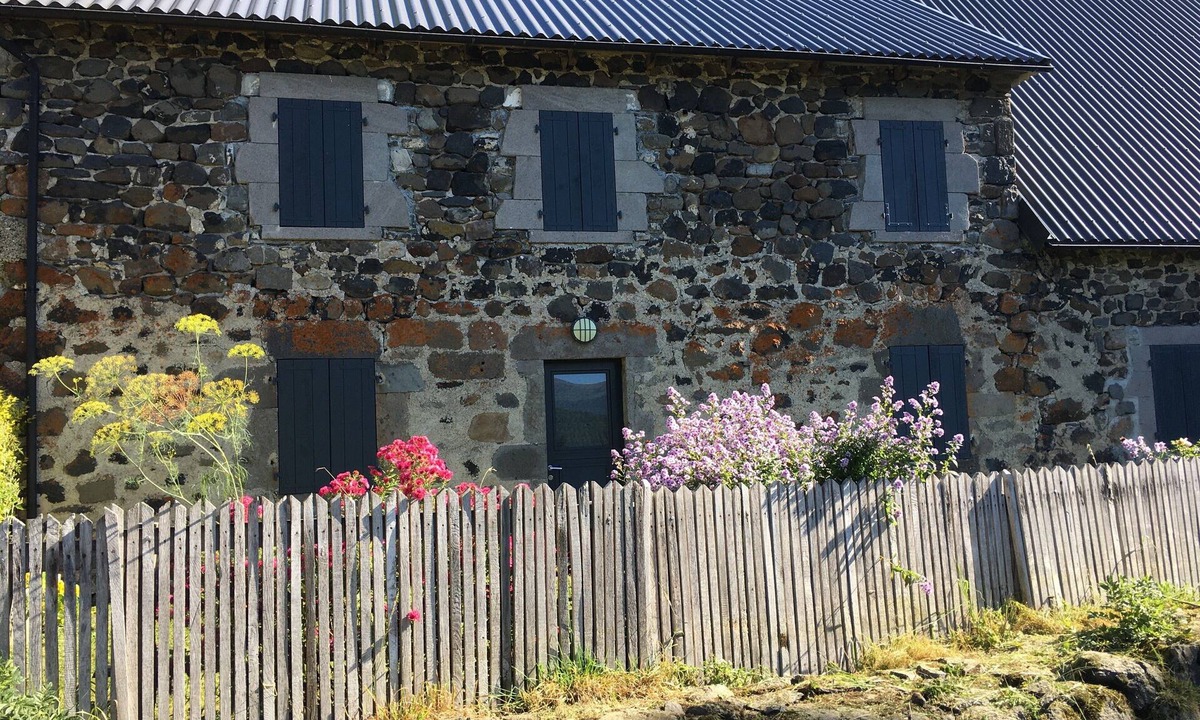 Cheylade House | Recently renovated gîte for six people in the Puy Mary valley