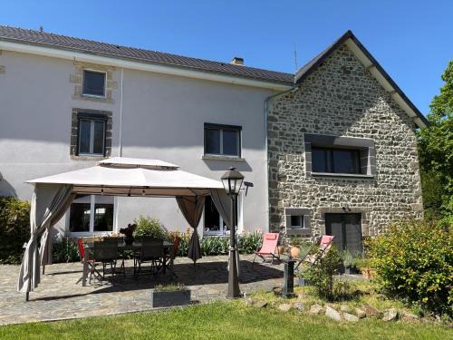 Tralaigues Bed & Breakfast | Relais des combrailles