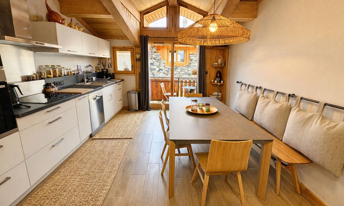 Saint-Marcel Ski Chalet | Renovated Village House with 3 Bedrooms, Cozy Living, and Mountain Charm for 6 in St Marcel