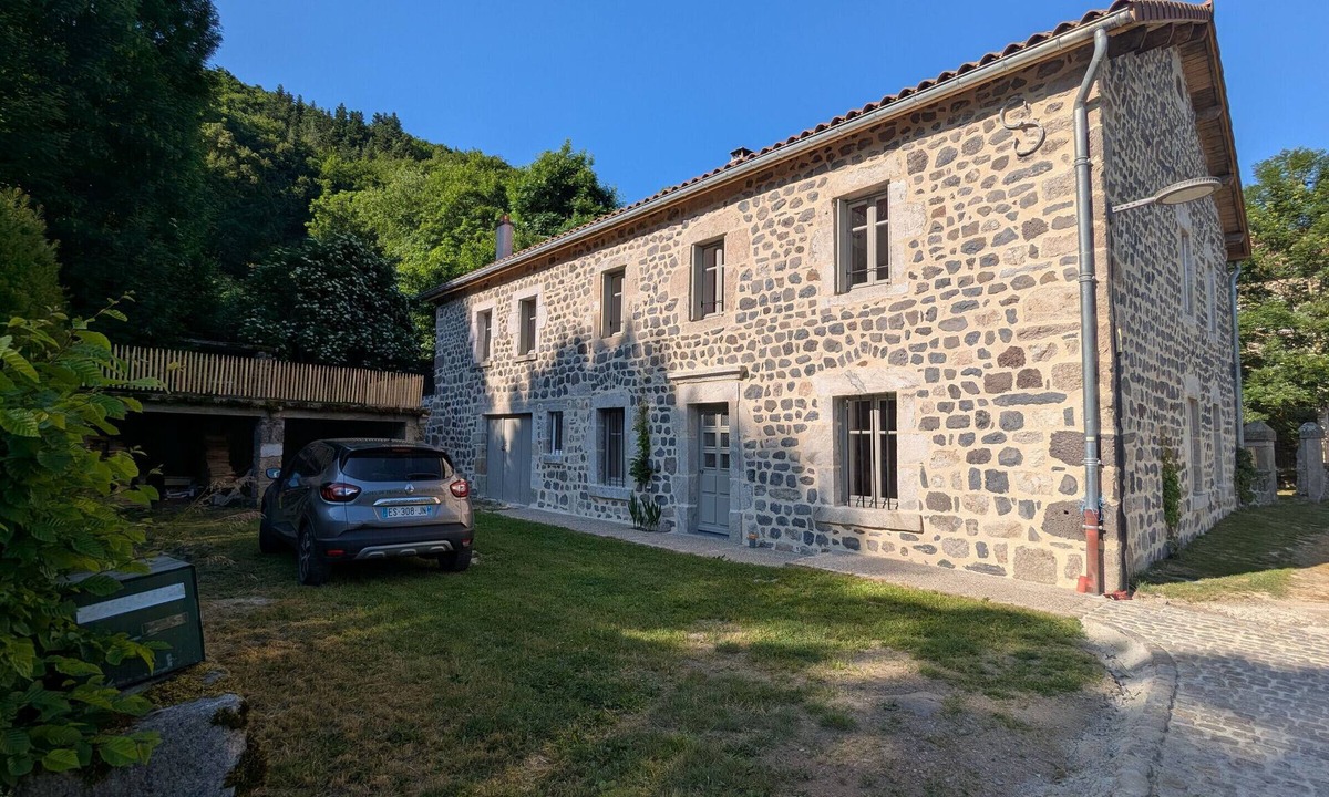 Saint-Arcons-de-Barges Cottage | Renovated charming cottage, up to 10 guests, private garden, Haute-Loire