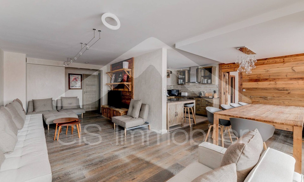 Meribel Centre Apartment | Renovated 6-room apartment for 10, central Méribel, near slopes, with Wifi