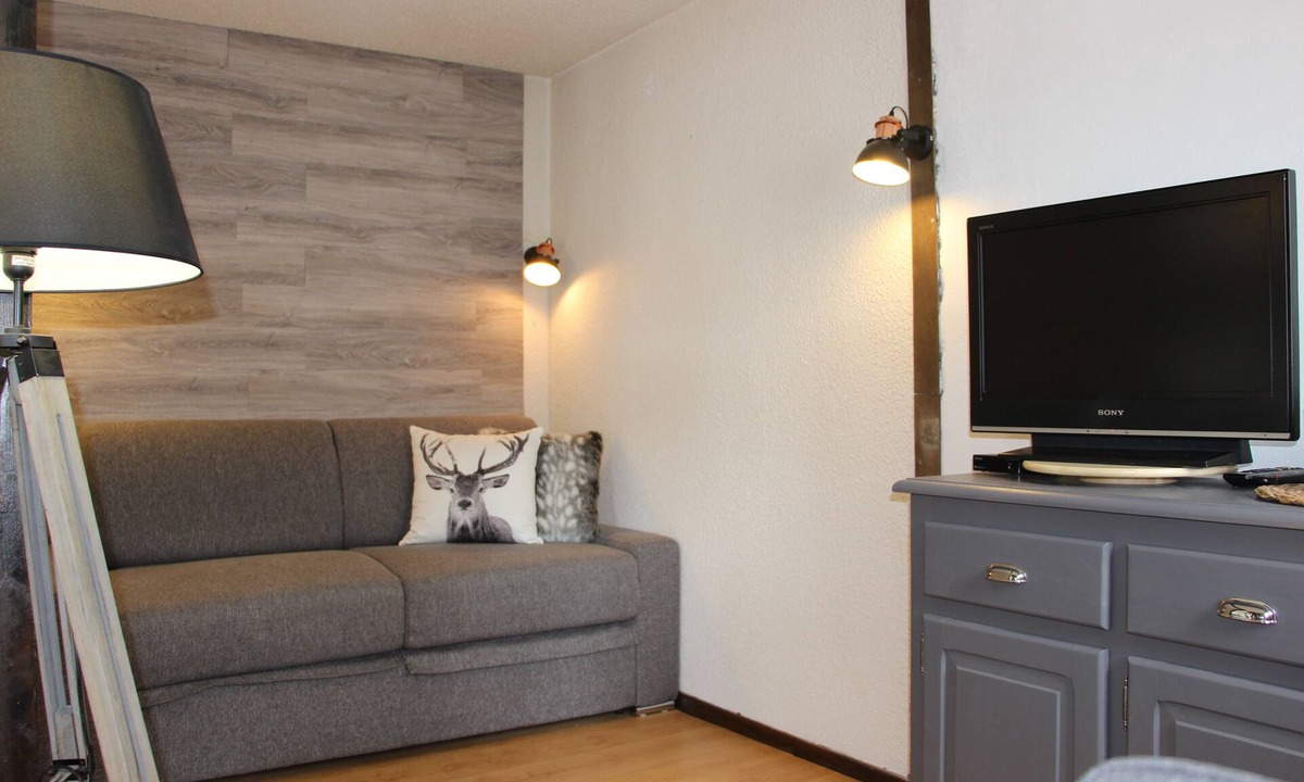 Mont-de-Lans Apartment | Renovated apartment, resort center, ESF, ski slopes, cozy and COZY