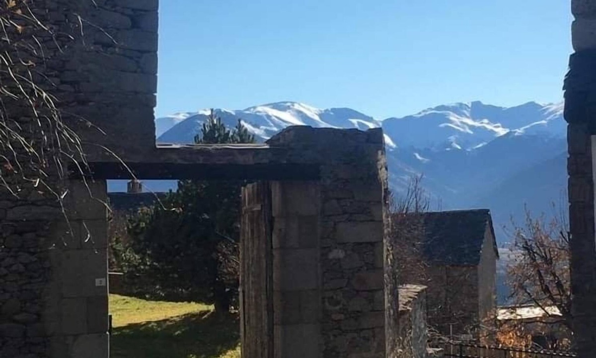 Egat House | Renovated Catalan farmhouse for rent near Font Romeu sleeps 22