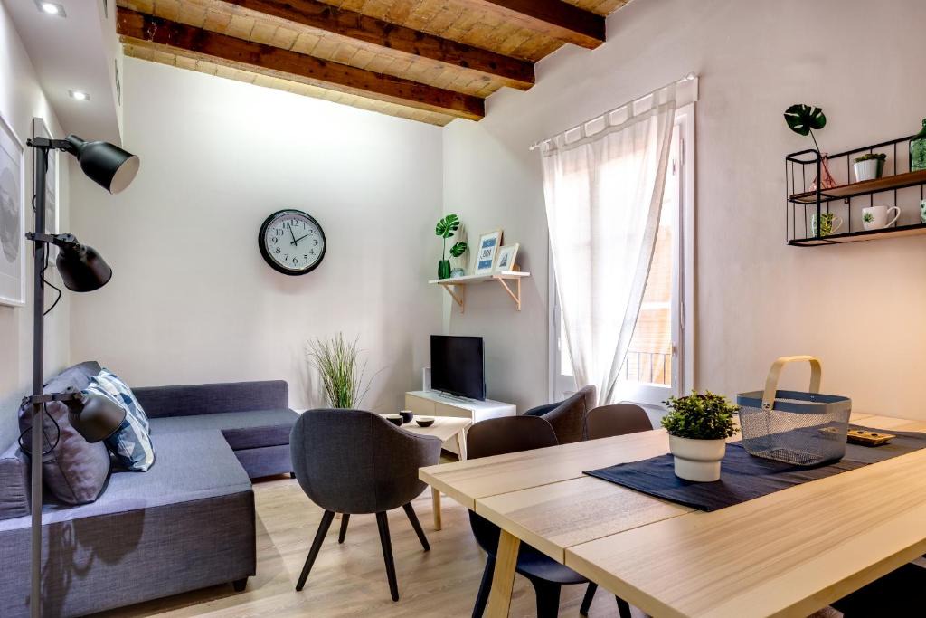 La Sagrada Familia Apartment | Renovated & Classic 3-Bedroom Sagrada Familia Apartment