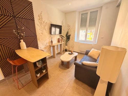 Quartier Chorier-Berriat Apartment | Renovated one-bedroom apartment Very convenient Train station and shops
