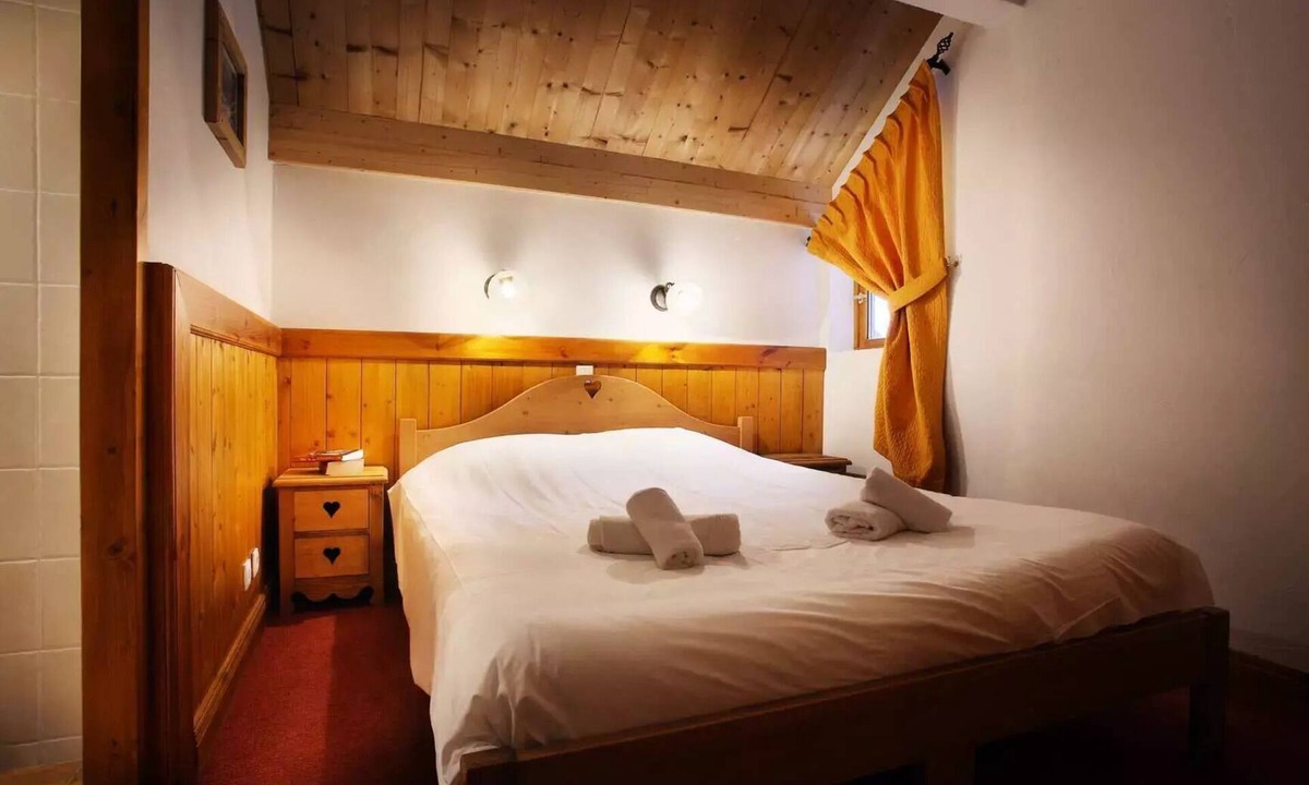 Oz-en-Oisans Apartment | Residence Oz en Oisans* - Chalet des Neiges - 4 Room Apartment 6 People