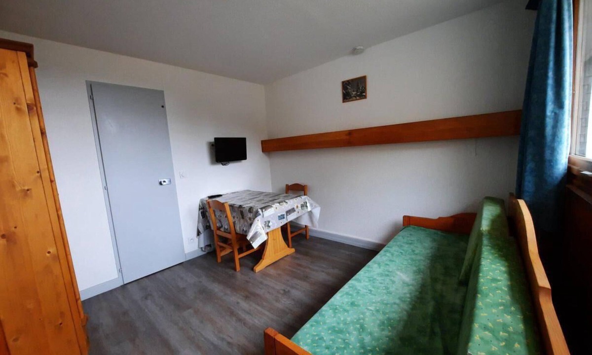 Les Menuires Apartment | Resort center, 1st floor, balcony, tv, 17m², Les Menuires