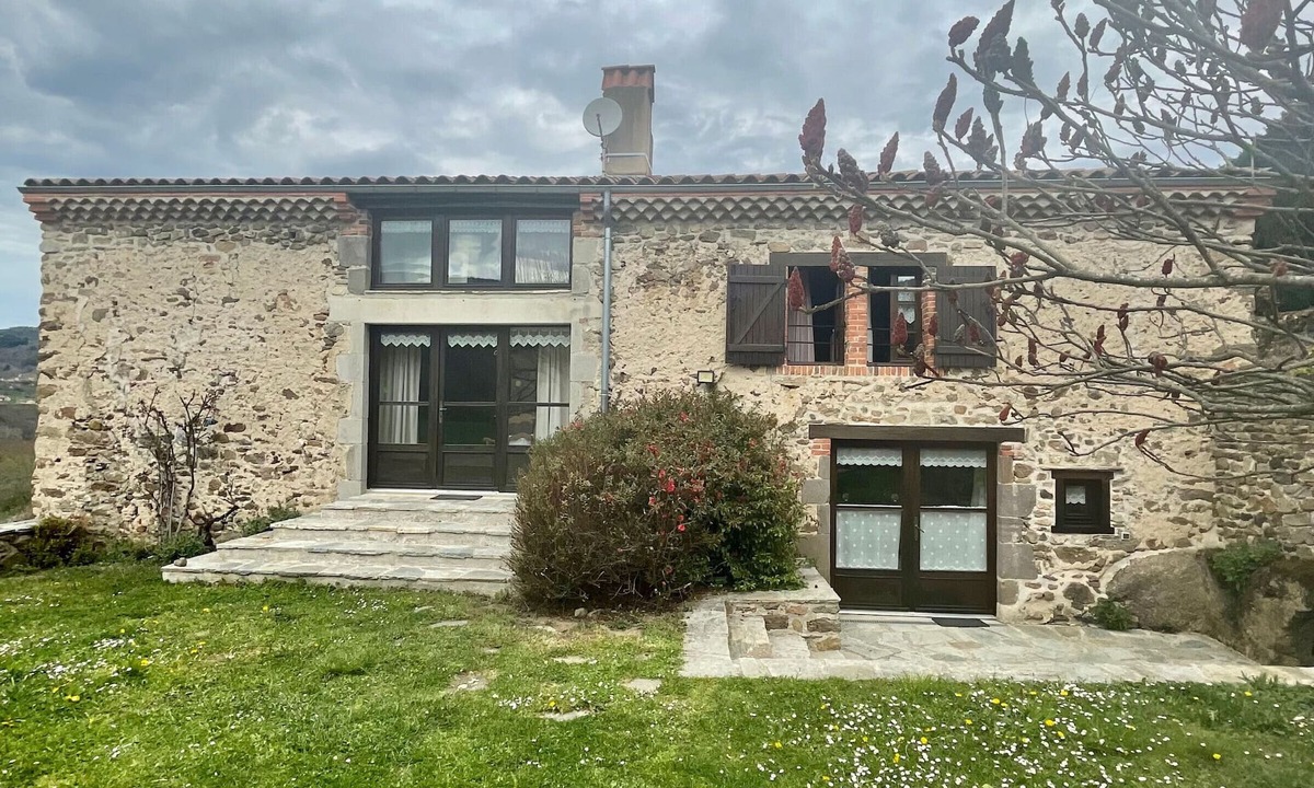 Saint-Ilpize Cottage | Restored farmhouse, 3 bedrooms, fireplace