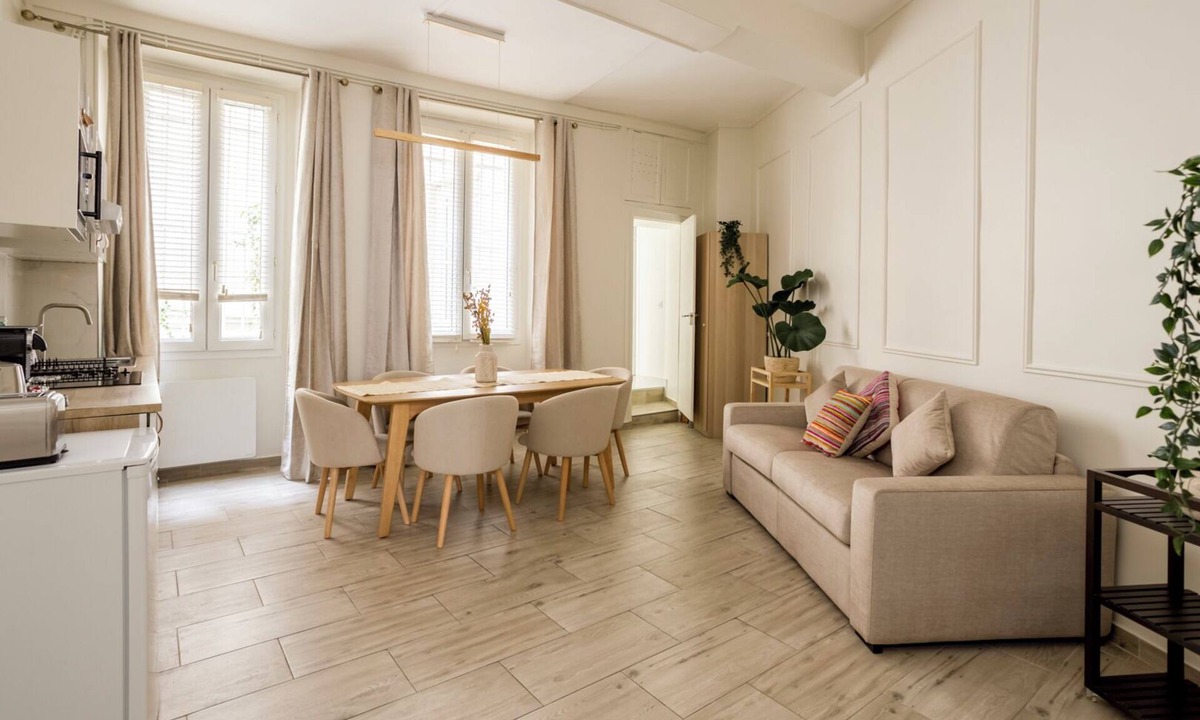 2nd Arrondissement House | Reva Suites