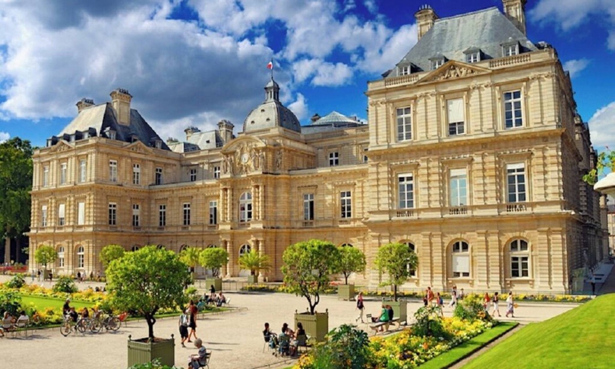 Sorbonne Apartment | RIGHT NEXT TO THE SEINE AND ACROSS THE STREET FROM NOTRE DAME