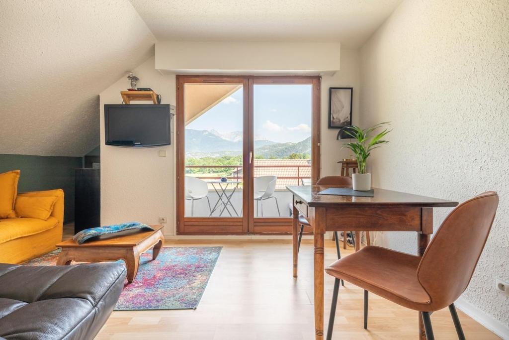 Saint-Jorioz Apartment | Rive Ouest, Grand T2, balcon, vue montagne, parking privatif