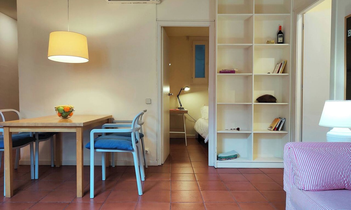Gothic Quarter Apartment | RL Spacious 2-Bed Apt on La Rambla. Wifi &Central