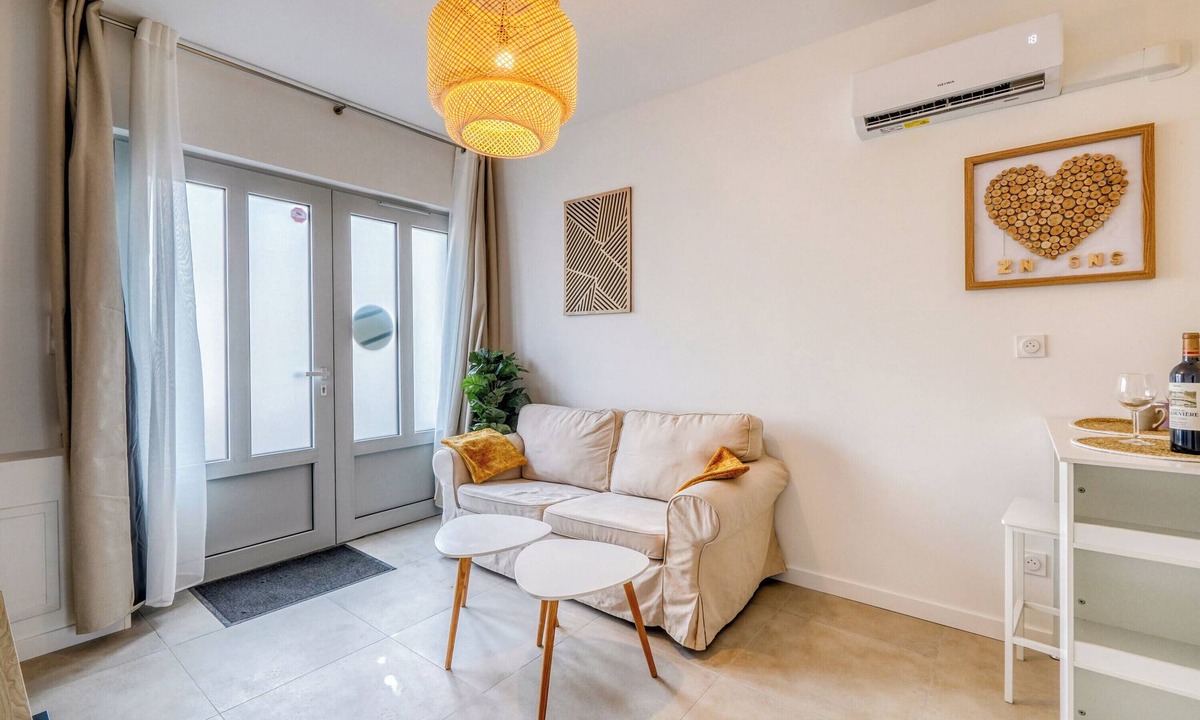 Bastide Apartment | Romance and brightness in the heart of Bordeaux