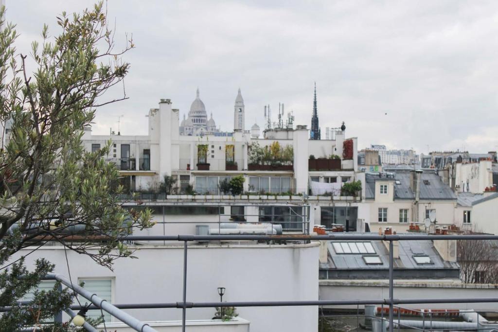 Quartier de la Chapelle Apartment | Romantic apartment with a view of the Sacré-Cœur