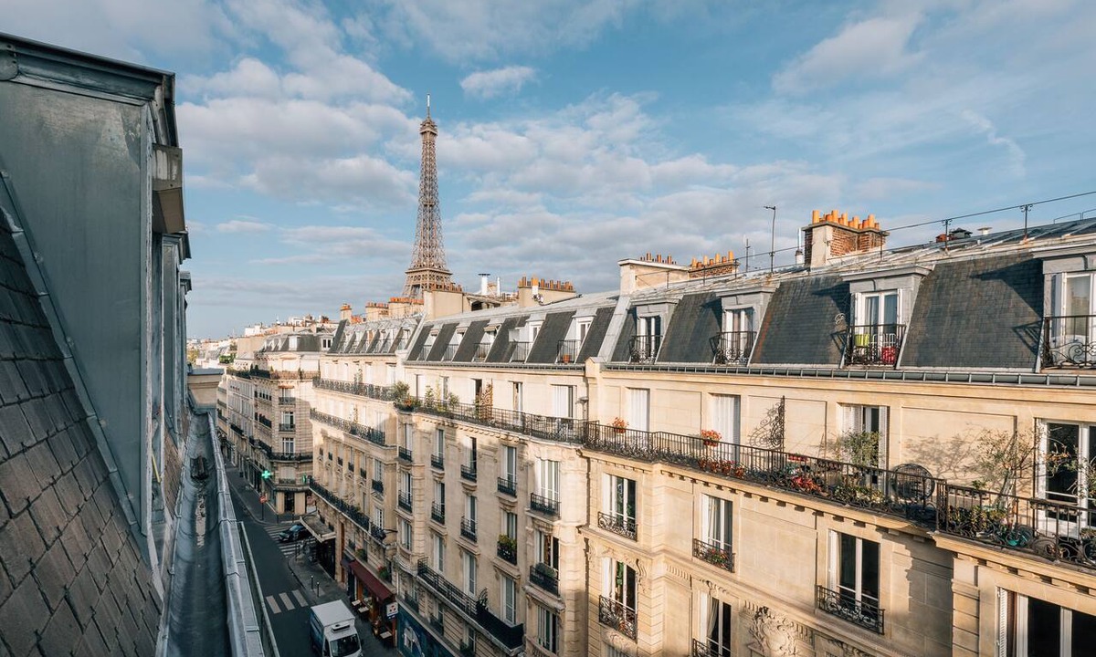 Quartier du Gros-Caillou Apartment | ROMANTIC LUXE TOP FLOOR 1BR EIFFEL TOWER VIEW A/C