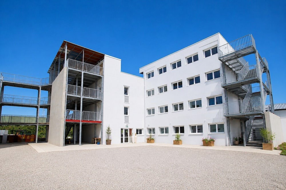 Mudaison Apartment | Room with Shared Terrace and Wi-Fi 10 Minutes from the Sea