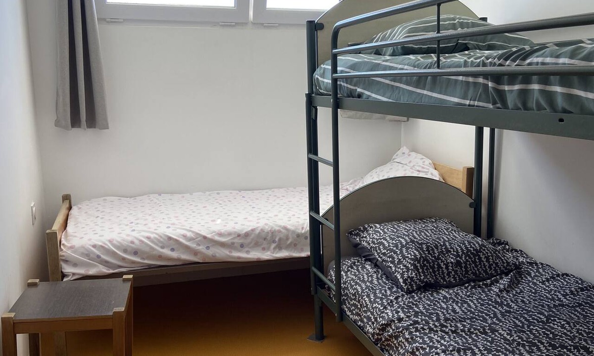 Mudaison Apartment | Room with Shared Terrace and Wi-Fi, 10 Minutes from the Sea
