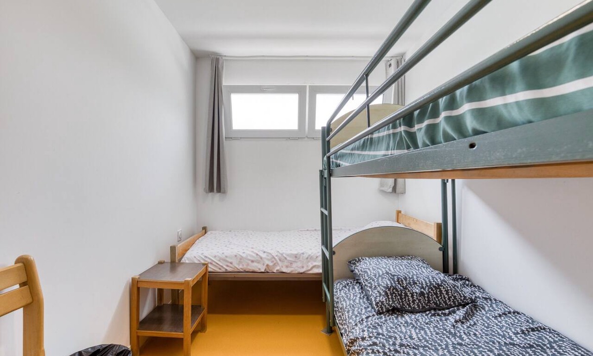Mudaison Apartment | Room with Shared Terrace and Wi-Fi, 10 Minutes from the Sea