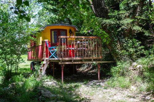 Roynac Apartment | Roulotte Tzigane Bord du Ruisseau