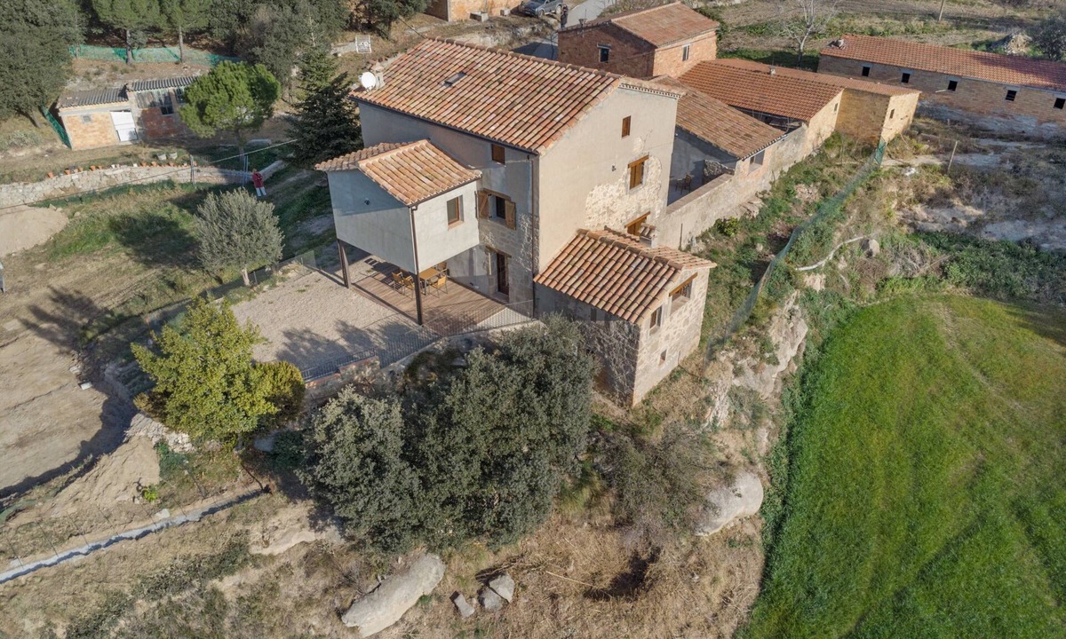 Casserres House | Rural Home 'Cal Trumfet' with Mountain View, Private Terrace and Wi-Fi