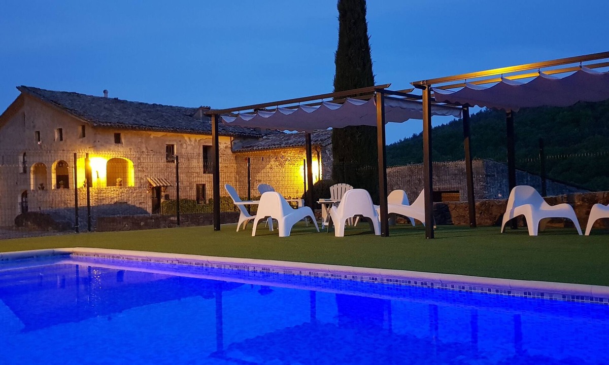 Les Llosses House | Rural house for rent with private pool for 22 people 100km from Barcelona