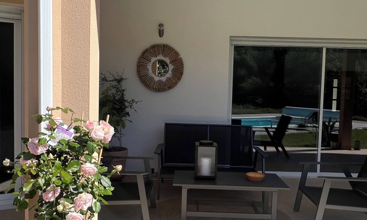 Villelongue-dels-Monts Bed & Breakfast | Sable Suite, with views of the pool, mountains, and terrace