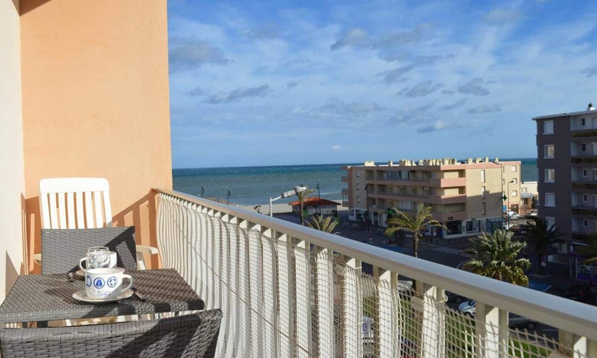 Saint-Cyprien Plage Apartment | Saint-Cyprien: 2-room apartment, sleeps 5, balcony, parking, near beach