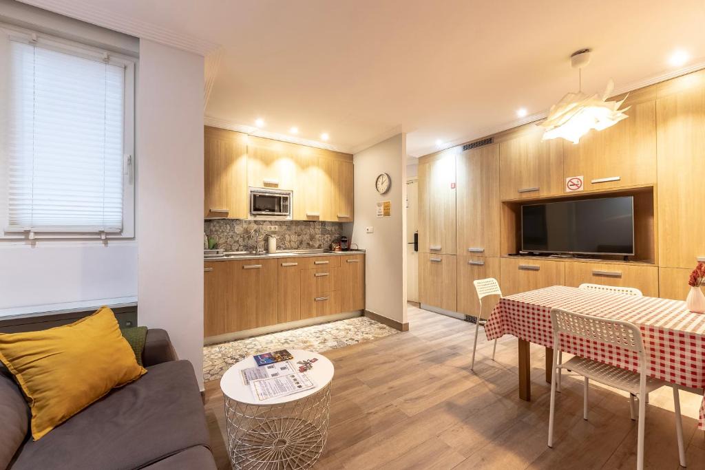 Basurtu Apartment | San Mames Termibus with parking by Aston Rentals