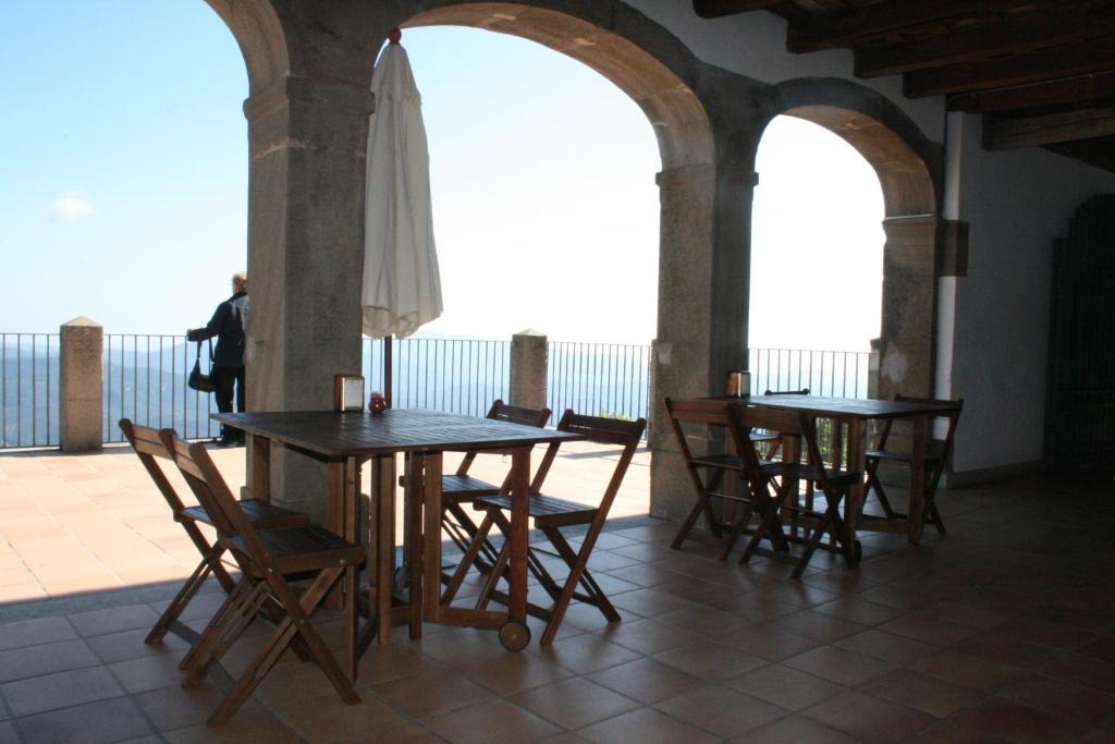 Sant Feliu de Pallerols Hotel | Santuari de la Salut de Sant Feliu de Pallerols