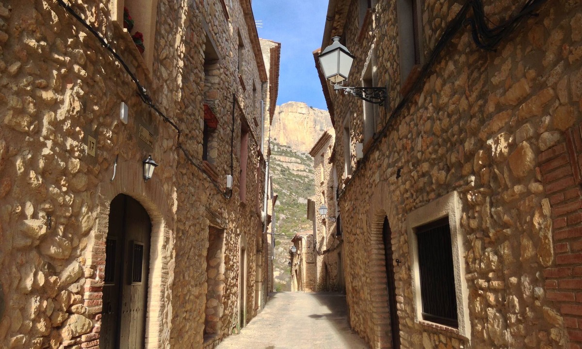La Morera de Montsant House | Scenic Wine, Food & Adventure Retreat in Priorat
