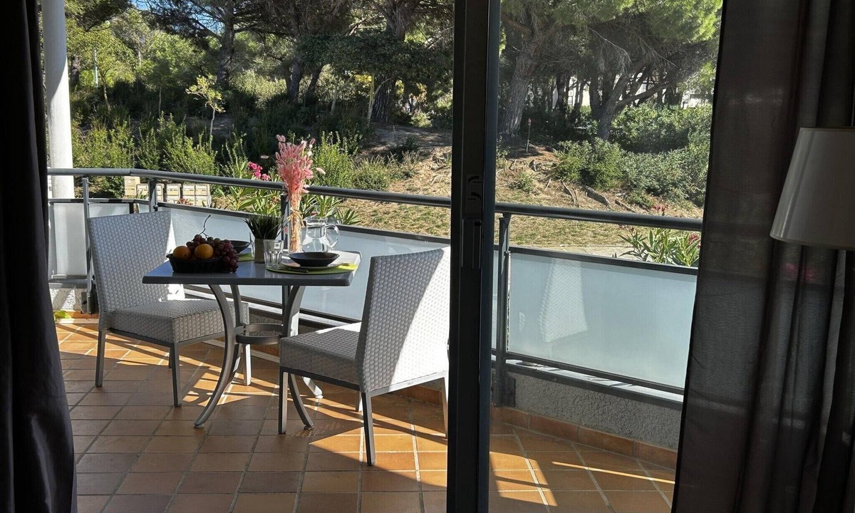 Saint-Cyprien Plage Cottage | Sea-Close Apartment for 2