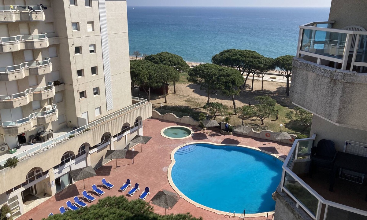 Blanes Apartment | Seafront apartment with balcony