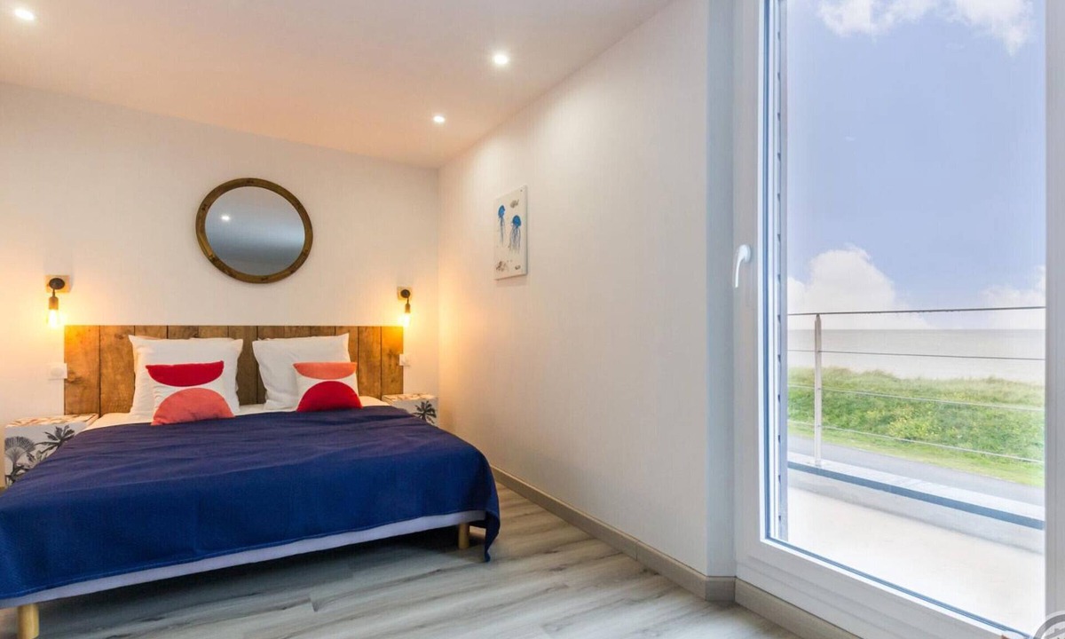 Saint-Marcouf Cottage | Seaside house in Saint-Marcouf with balcony, internet and parking