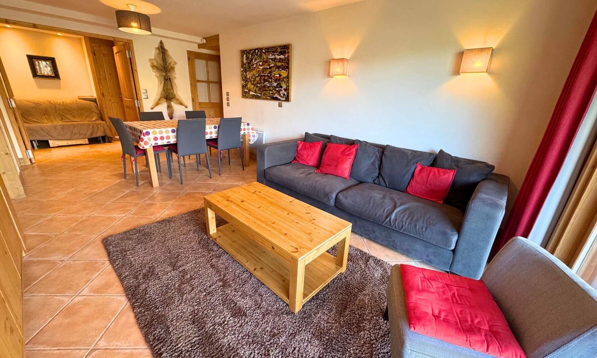 Saint-Martin-de-Belleville Apartment | Ski-In/Ski-Out Apartment with Terrace and Modern Amenities in St Martin de Belleville