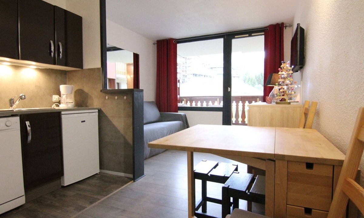 Bergers Apartment | Ski-in/Ski-out 1BR Apartment for 5 in Alpe d'Huez, Pets Welcome, Balcony, Near Shops