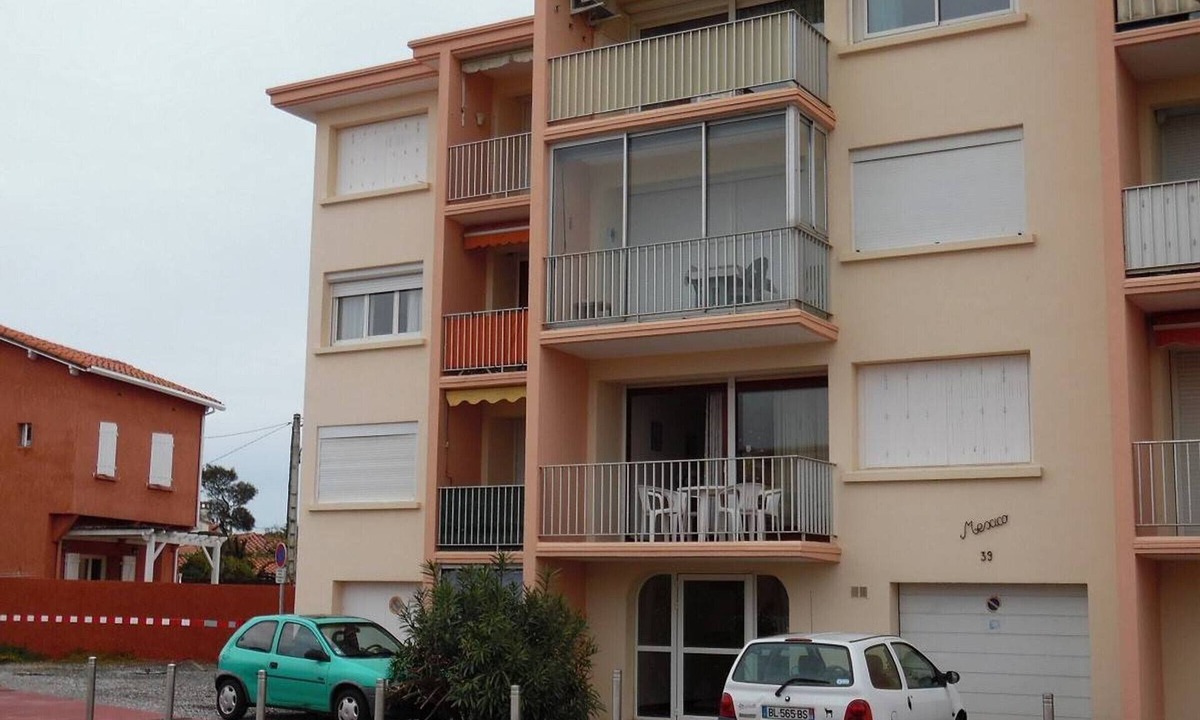 Mediterranee Apartment | Spacious 1BR apartment for 4 with parking near beach in Canet-Plage