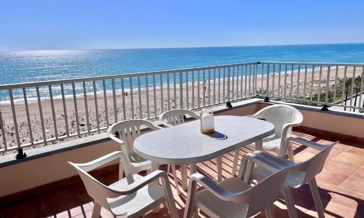 Segur de Calafell Apartment | Spacious 3-bedroom beachfront apartment. Rodes-62