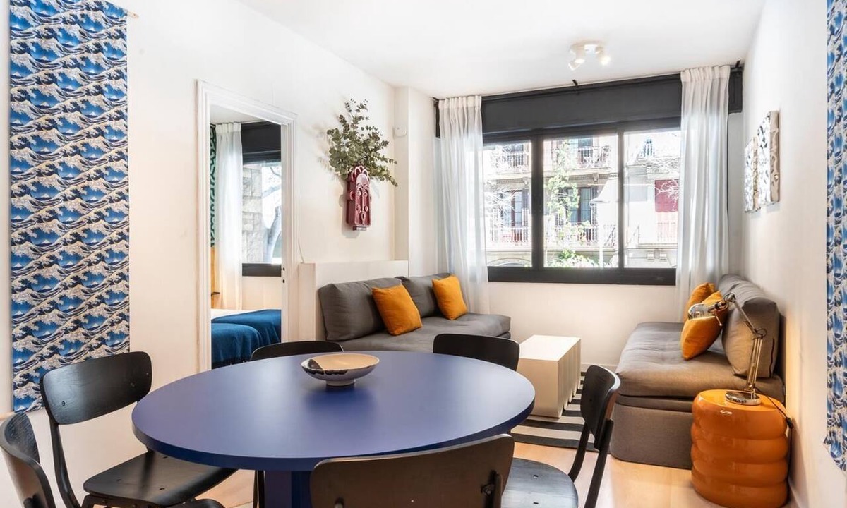 Sant Antoni Apartment | Spacious and comfortable Apt. in the city center