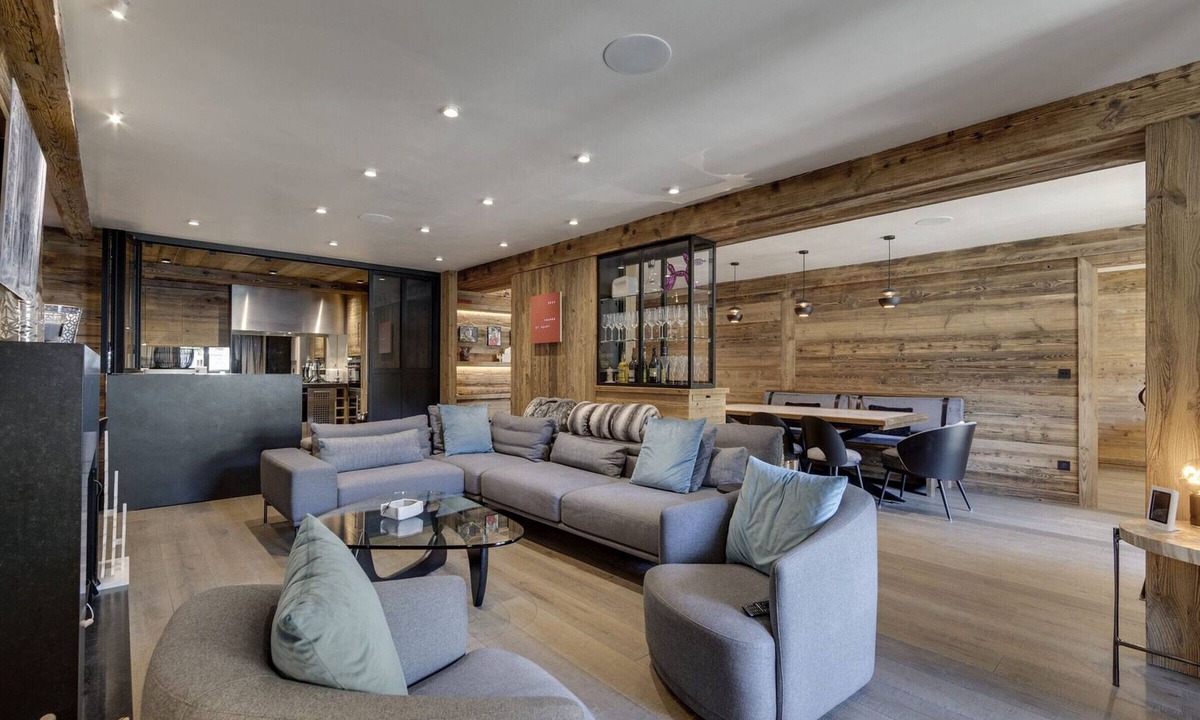 Val-d'Isere Apartment | Spacious apartment with fireplace, parking, Val-d'Isère