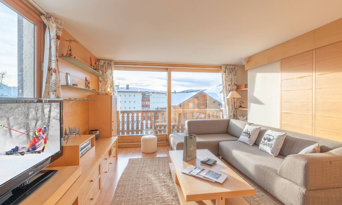 Cognet Apartment | Spacious apartment in Huez with parking for 6 people