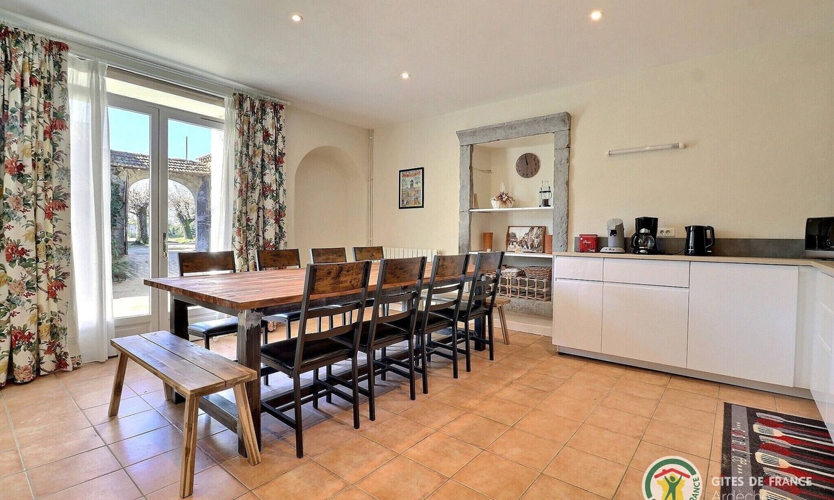Ruoms House | Spacious, bright gîte, ideal for large families or groups of friends.