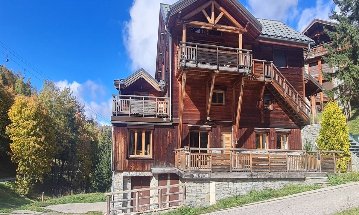Mont-de-Lans Ski Chalet | Spacious Chalet Near Ski Slopes