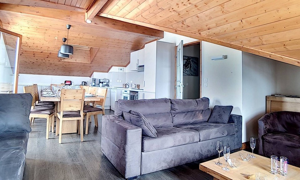 Les Menuires Apartment | Spacious renovated apartment · Close to slopes · Sauna · Hammam