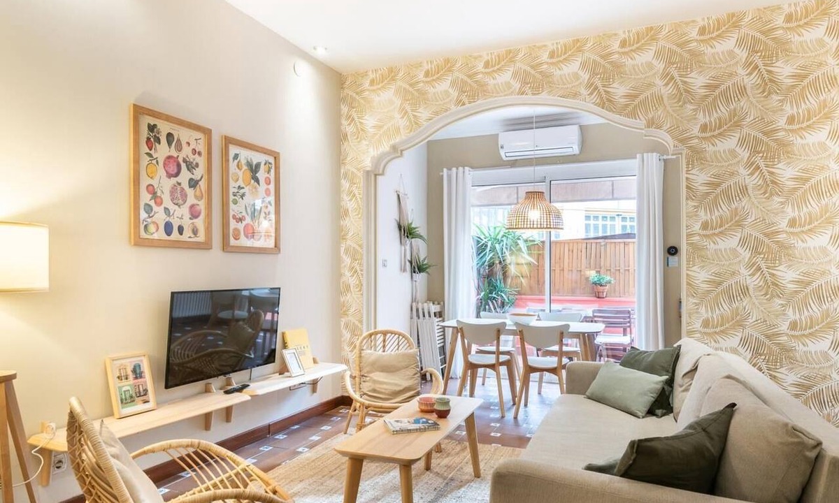 Sant Antoni Apartment | Spacious & sunny Apt w/terrace in the city center
