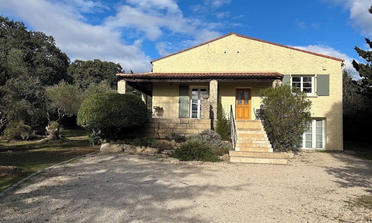 Castillon-du-Gard Villa | Spacious villa in Castillon-du-Gard with Separate Studio and Private Pool