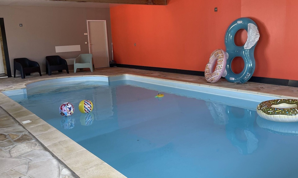 Plouescat Villa | Spacious villa with covered, heated pool just a stone's throw from the beach