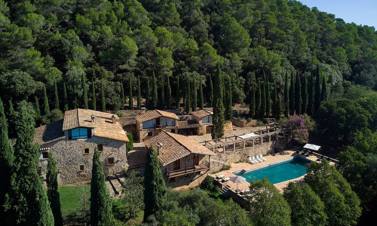 Canet d'Adri House | Spectacular 17th century Catalan farmhouse surrounded by woods and fields.