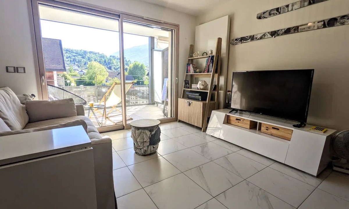 Saint-Jorioz Apartment | ST-JORIOZ centre, appartement avec terrasse , 4PERS