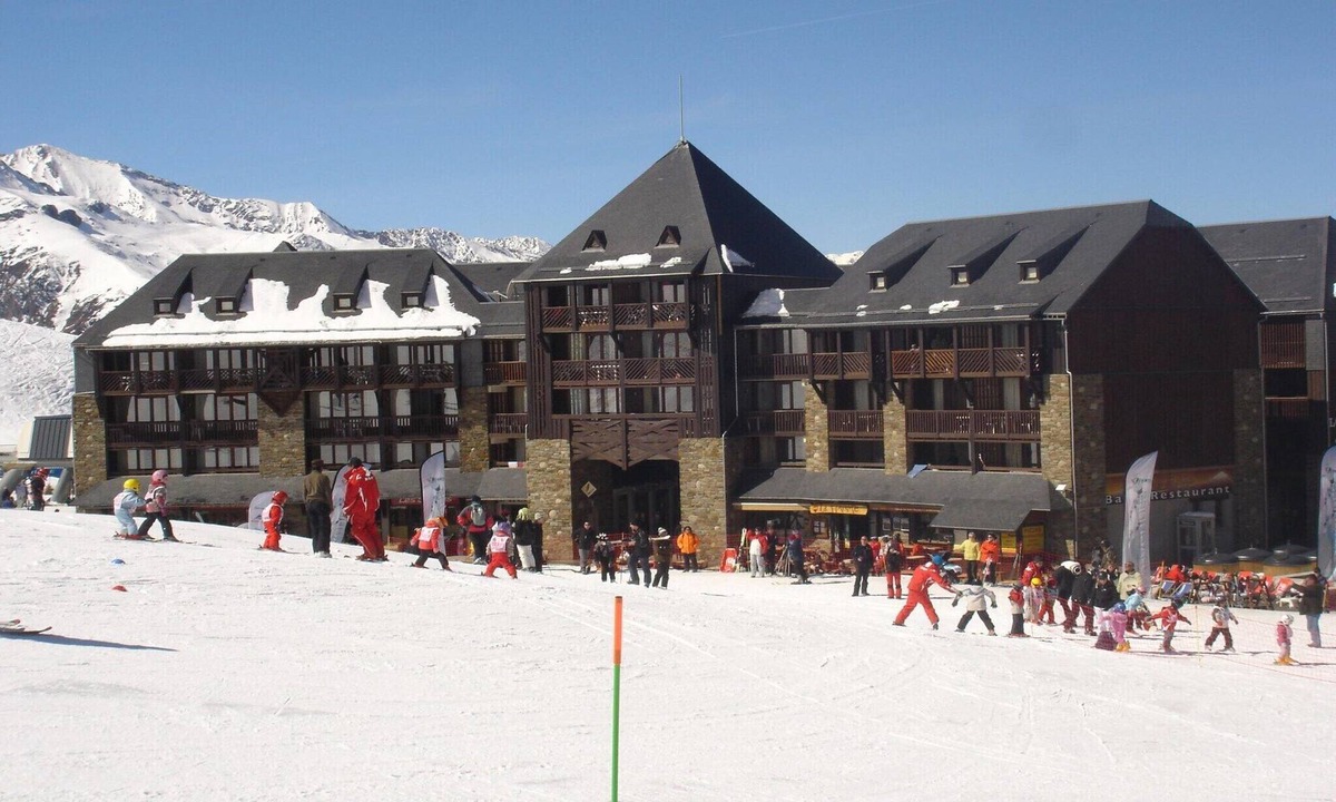 Peyragudes Apartment | Stay for 6 in the High Pyrenees