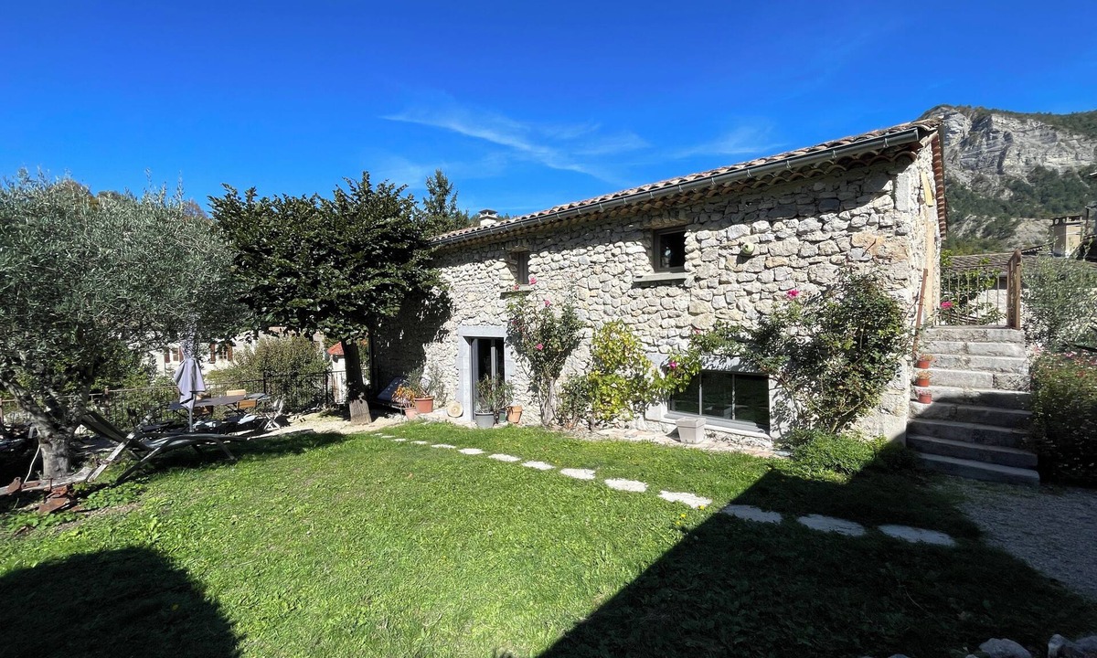 Aurel House | Stone village house with garden in the Diois. Recently renovated.